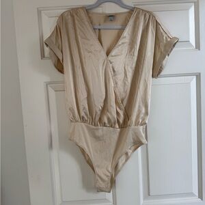 💙new day Cream V-Neck Bodysuit